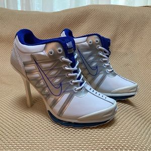 Sneaker Heels *Nike*